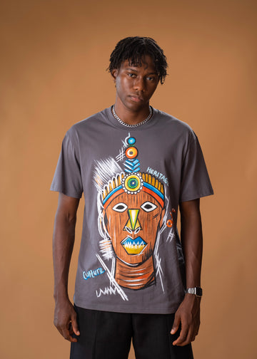 Camiseta de corte relajado con arte inspirado en África pintado a mano