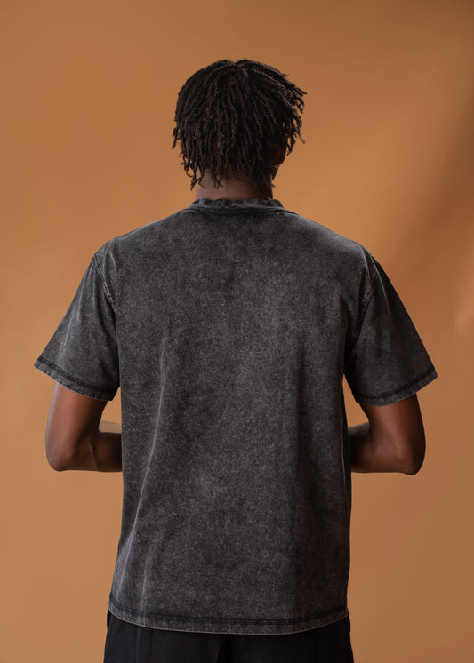 Camiseta de corte relajado con arte de esqueleto de Wazobia pintado a mano