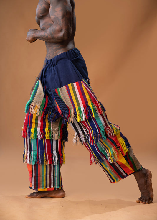 Pantalón curvo de pierna ancha con flecos de Aso Oke