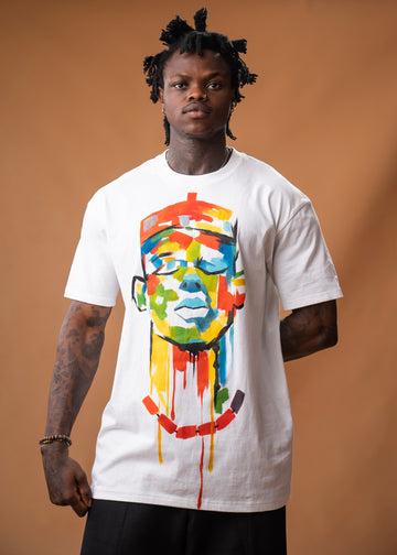 Camiseta de corte relajado con arte de hombre Igbo pintado a mano