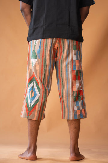 Pantalones cortos de corte regular confeccionados en Akwete Ft Bolsillos delanteros y bolsillos traseros