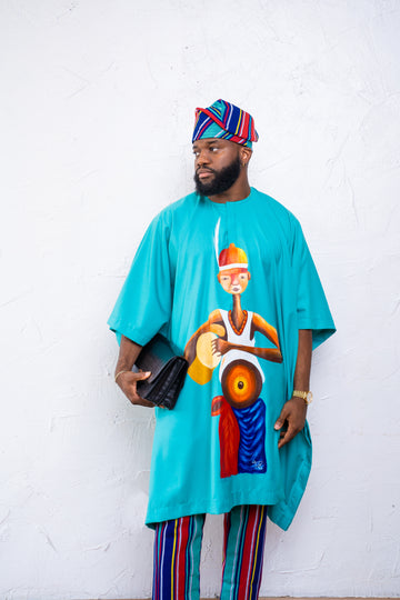 Caftán Agbada azul turquesa y pantalón Aso Oke
