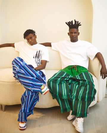 Camiseta blanca x pantalón ancho Aso Oke