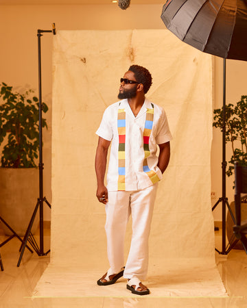 Conjunto de camisa y pantalón safari de lino con estampado de arcoíris