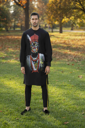 Conjunto de caftán y pantalón pintado a mano con el título "Man"