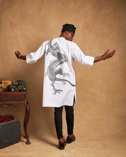 Conjunto de caftán y pantalón con diseño de dragón pintado a mano